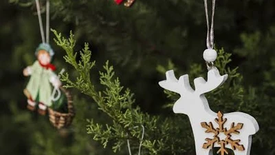 julepynt på træ