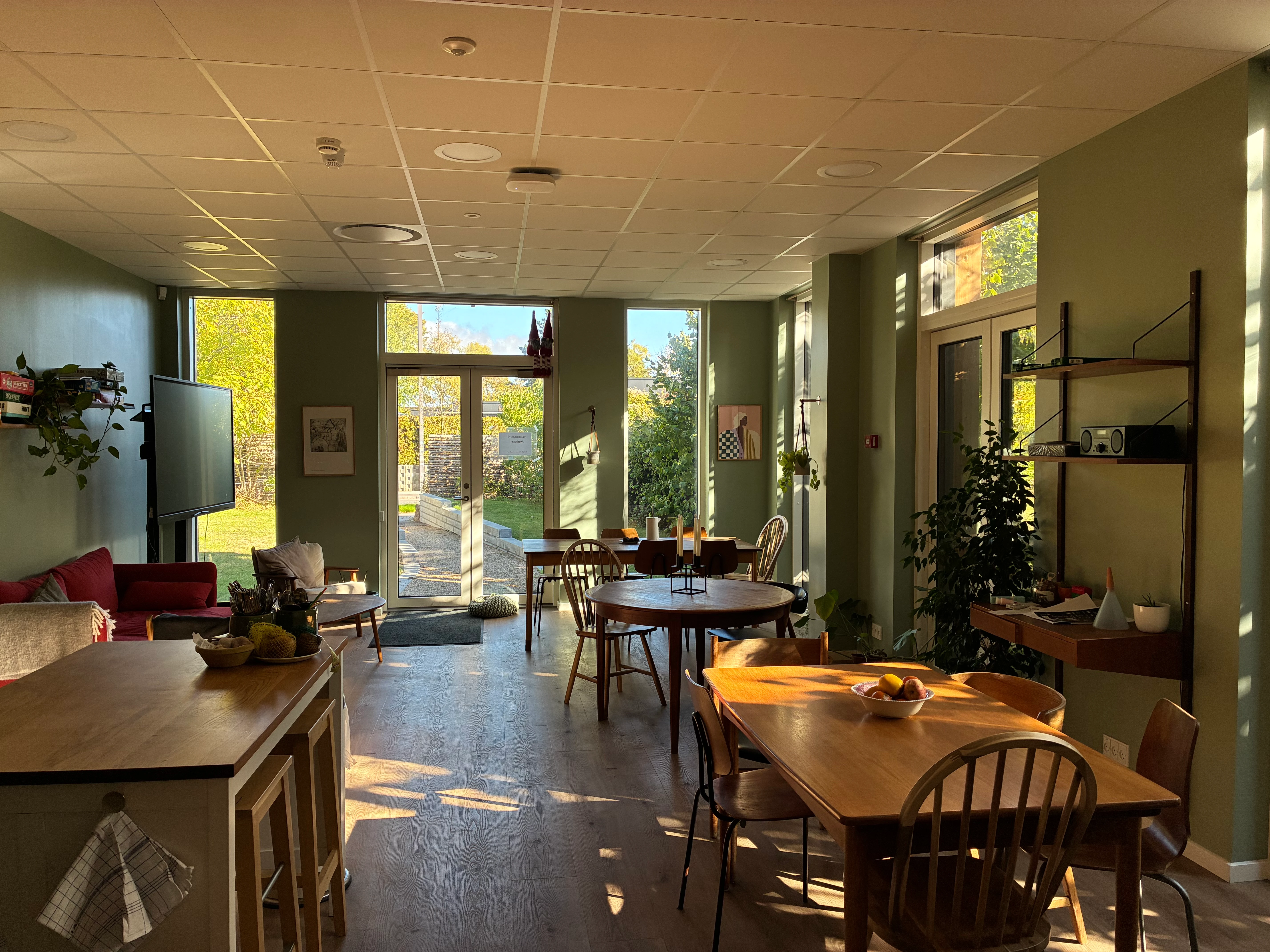 Andet billede af stuen i Ungehuset